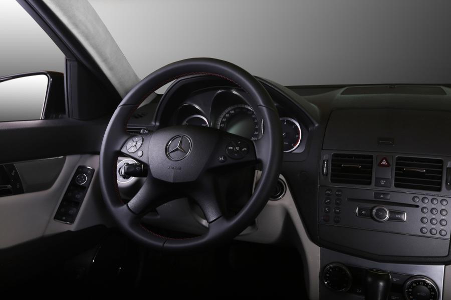 Панель приборов Mercedes-Benz C-Class by Carbon Motors 2016 года  (фото 10 из 17)